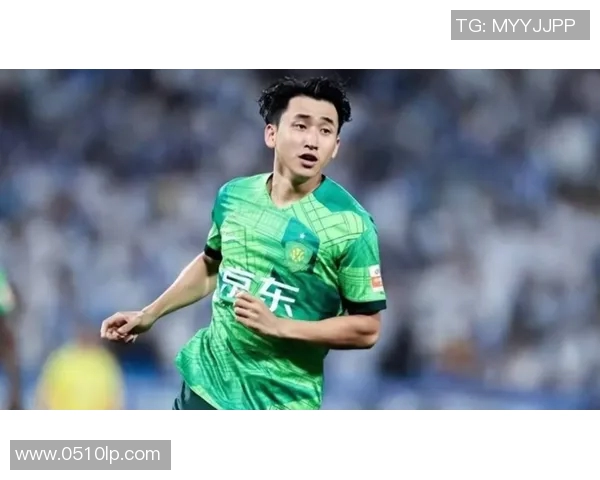 张源挺身而出成功解围上海海港展现球员风采与团队精神