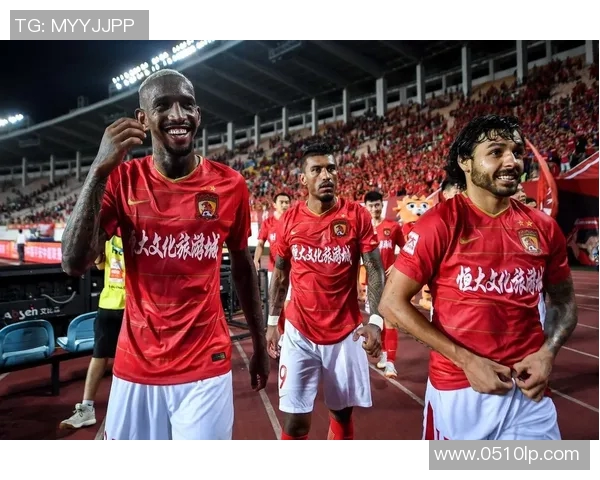 广州恒大4-2胜上海上港,延续夺冠希望!一个进球惊艳球迷,另一粒绝杀令人惊叹! 广州恒大4-2胜上海上港,延续夺冠希望!一个进球惊艳球迷,另一粒绝杀令人惊叹!