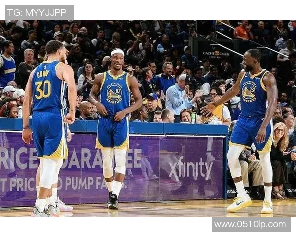 勇士轻取独行侠，夺取胜利，展现冠军风采