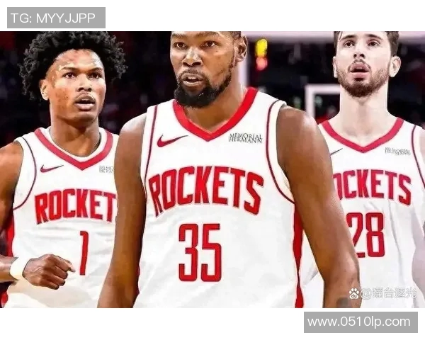 火箭队员西蒙斯表现出色，成为球队关键先发阵容的一员